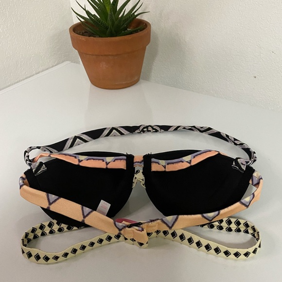 Victoria’s Secret The Beach Bandeau Bikini Top - Picture 6 of 8